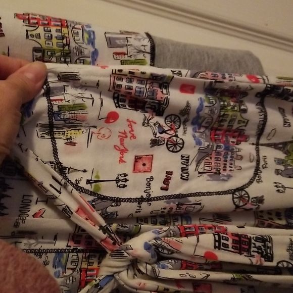 Layla Robe & Eye Mask - Picture 7 of 8